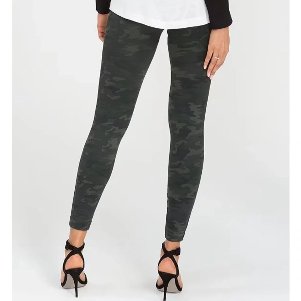 Spanx Seamless Green Camo High Waisted Legging in size medium - Picture 2 of 7
